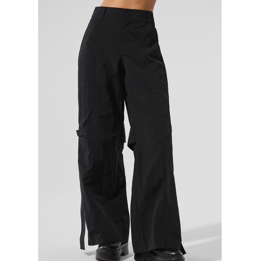 NWOT Alo High-Waist Voyager Trouser